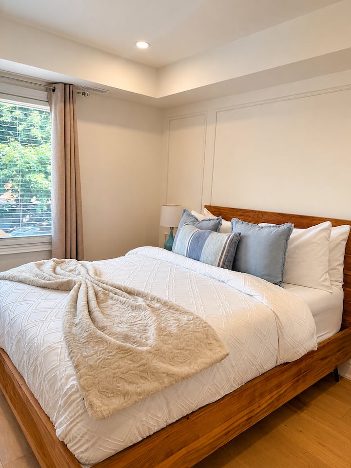 Sapphire Luxury 1br Plus Sofa Bed Apartment - Toronto
