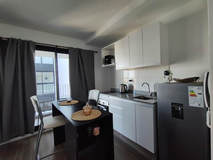 Monoambiente con balcón en San Cristóbal