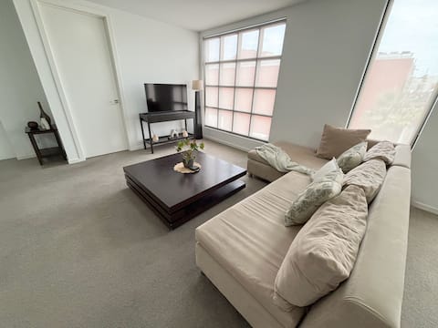 Top performing Airbnb: Soho - Modern Apartment in Central Geelong! in Geelong