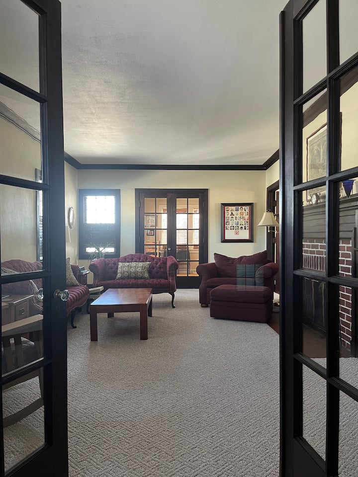 Family-friendly 3br  /  2 Blocks From Uni - Waterloo, IA