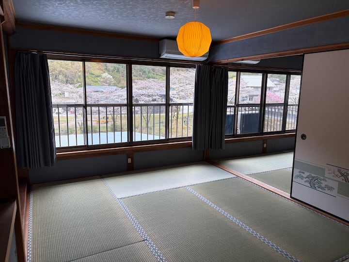 川沿いに面した建物で仁淀ブルーを一望できる絶景スポットで一棟貸し。 - 高岡郡