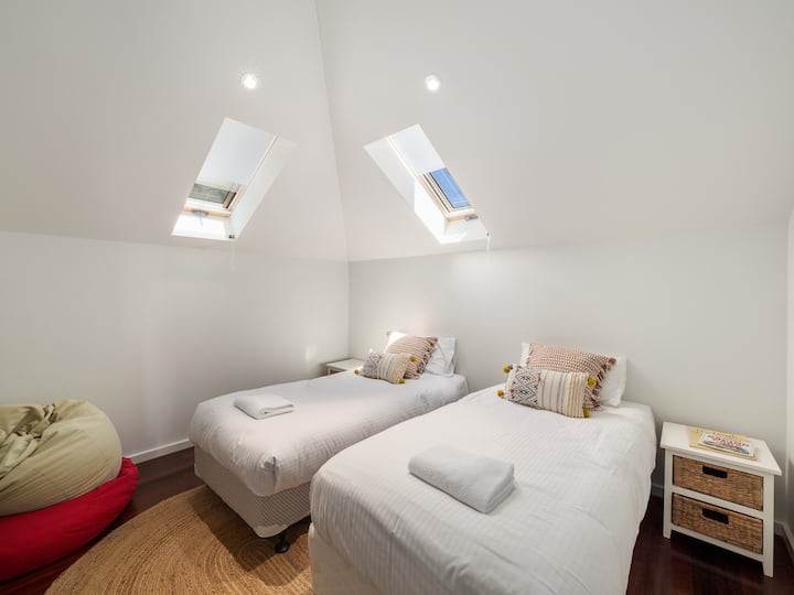 Dhoma e katërt e gjumit me krevate dopio "king" 