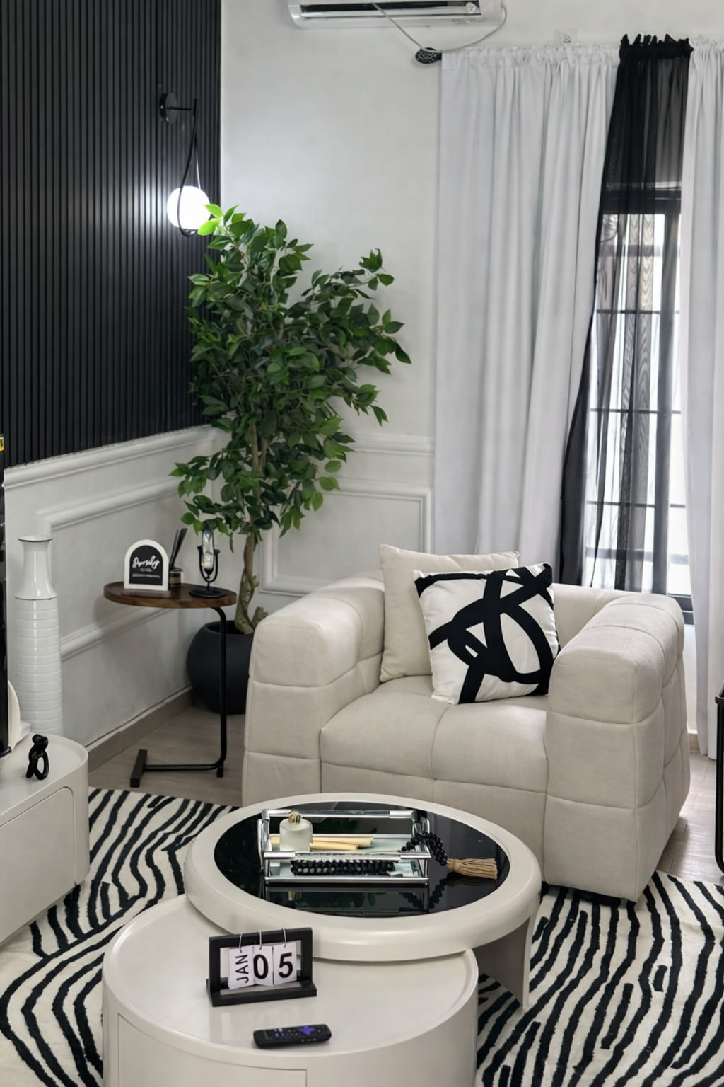 Living room image 5