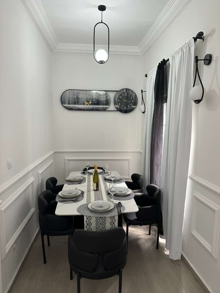 Dining area image 2