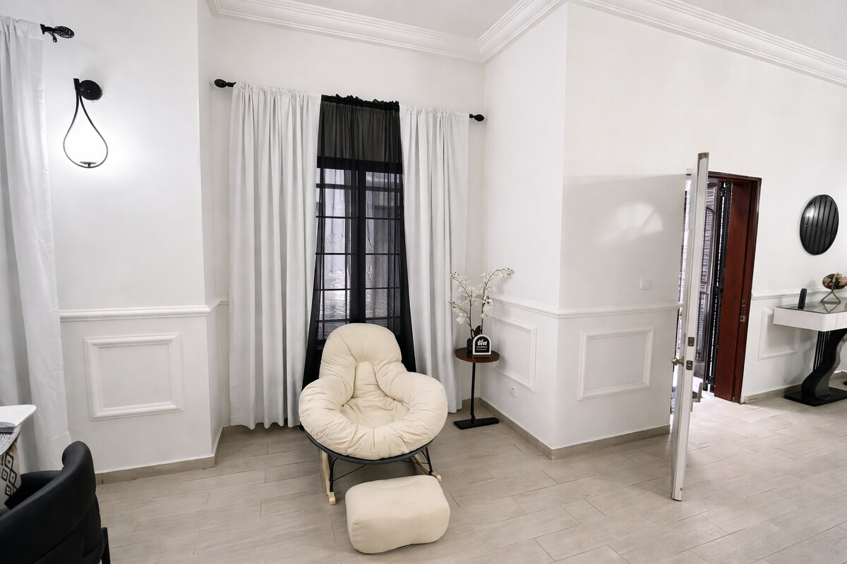 Living room image 11