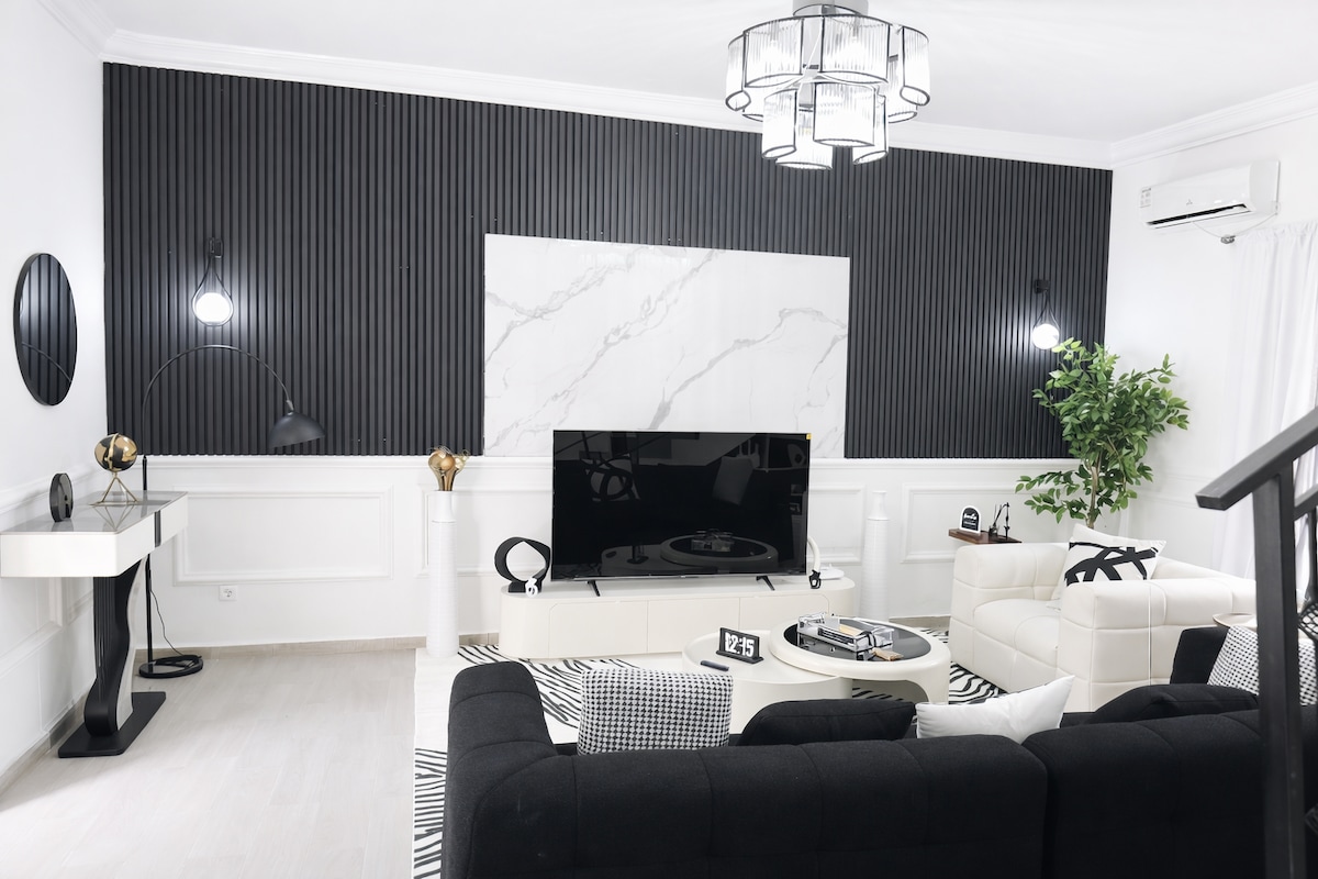 Living room image 2