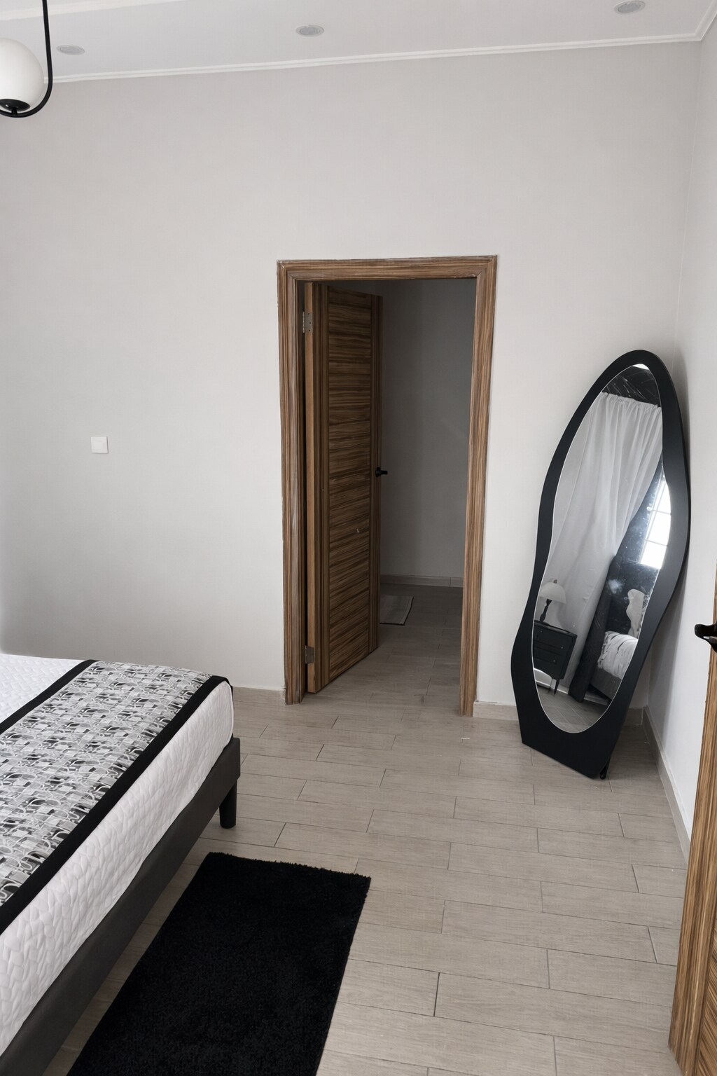 Bedroom 1 image 3