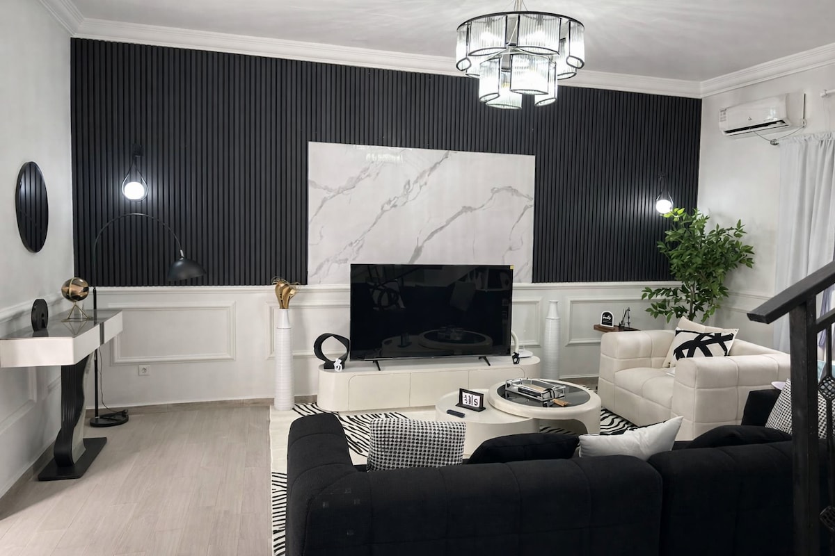 Living room image 3