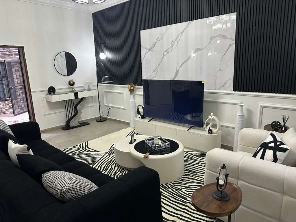 Living room image 7