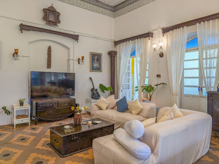 Living room image 6