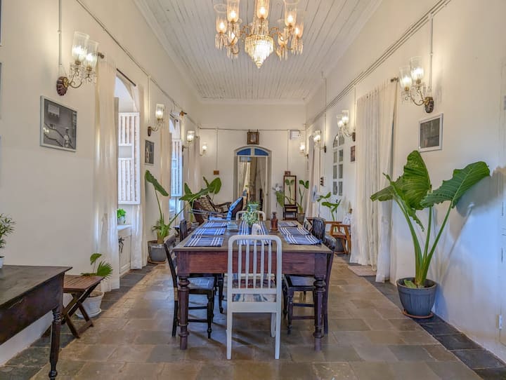 Dining area image 1