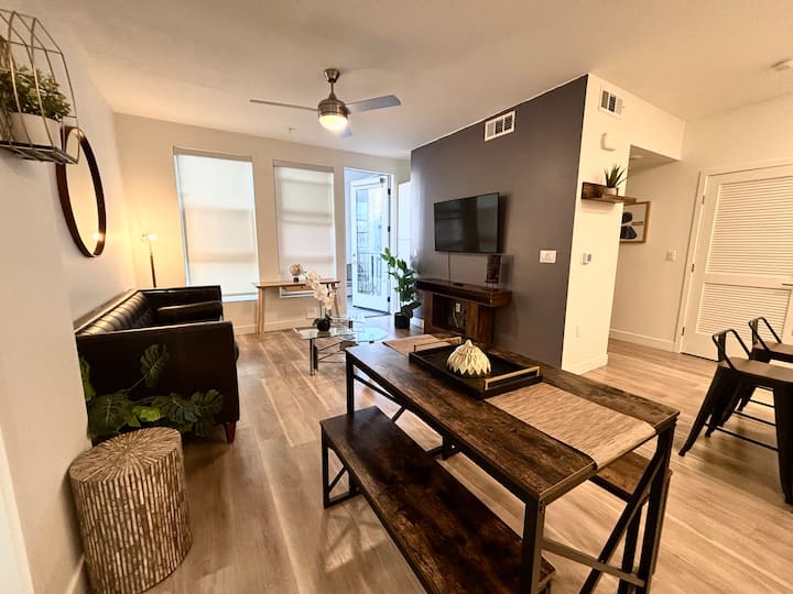 Central Chic 2bd Oasis - Tustin, CA