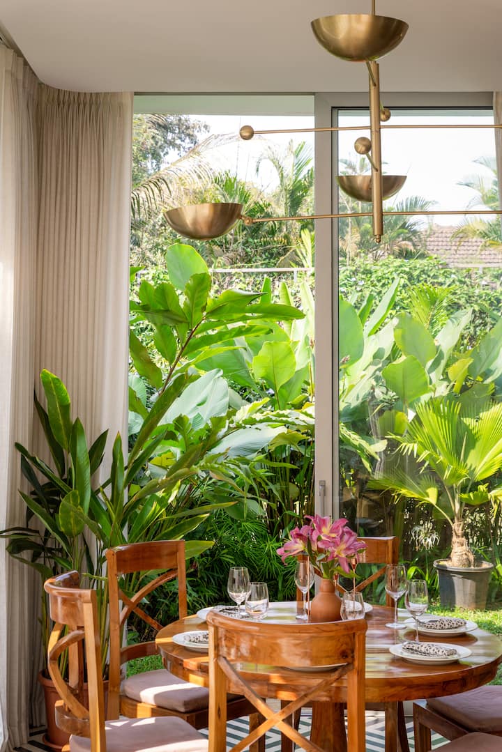 Dining area image 1