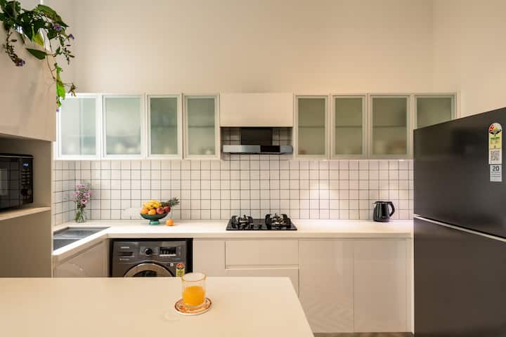 Full kitchen image 1