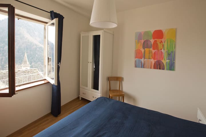 Schlafzimmer 1