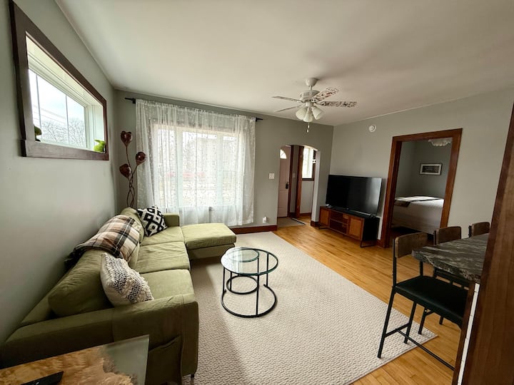 Nellie's Nest - Spacious & Walkable Downtown Home - Grand Forks