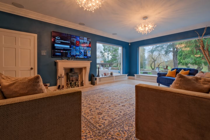 Torr Spacious 5br Villa | Sleeps 16 | Free Parking - Oxfordshire