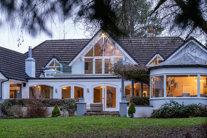 Torr Relaxing 5br Villa| Sleeps 16|waterfall Front - Stratford-upon-Avon