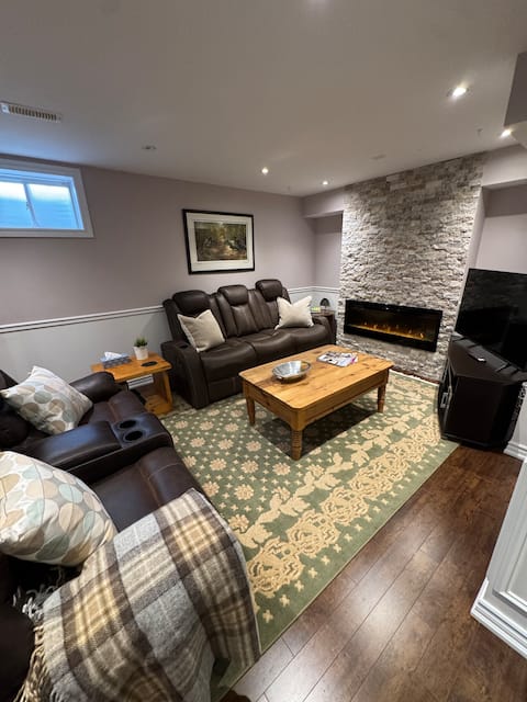 Top performing Airbnb: Stylish basement apartment in Greensborough