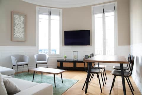 Successful Airbnb property: Chic 6-seater, city center, Au Bonheur de Troyes in Troyes