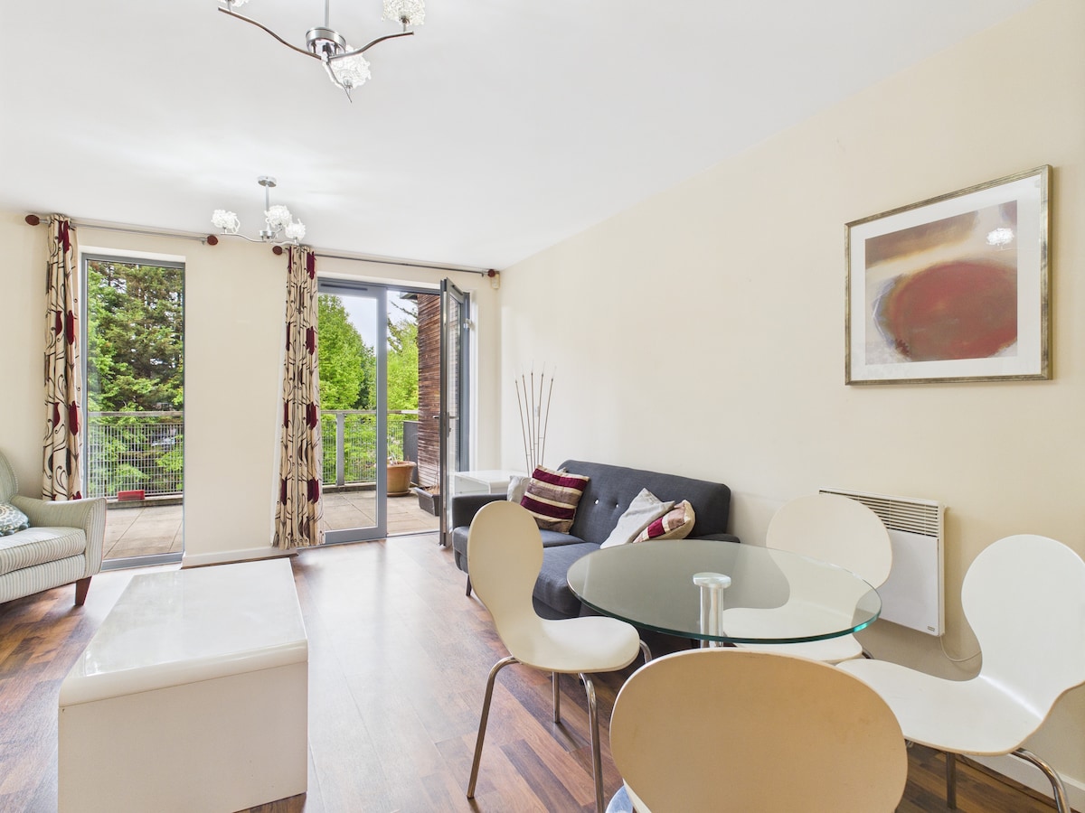 Top performing Airbnb: Station Apartment in Great Shelford