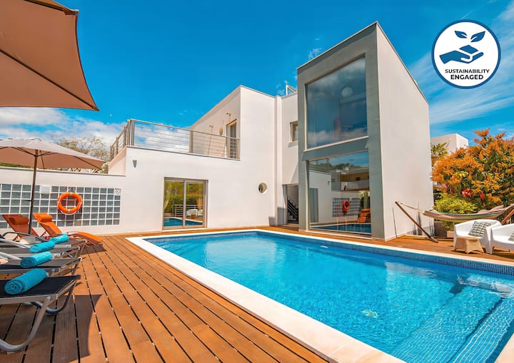 Modern Villa With Private Pool And Bbq - Guia