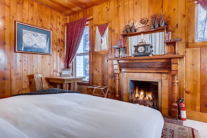 The Majestic, The Parlour Room - Leadville, CO
