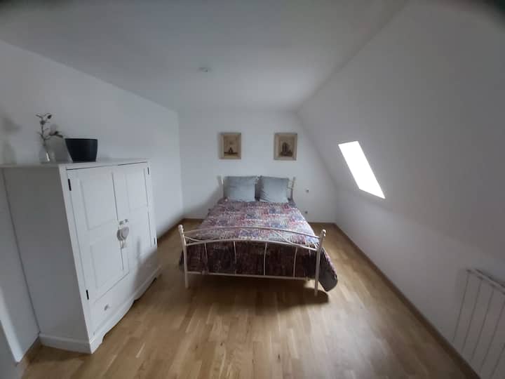 Etage Particulier De Deux Chambres Dans Un Manoir - Noyon