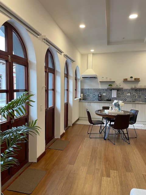 Modern colonial suite with balcony