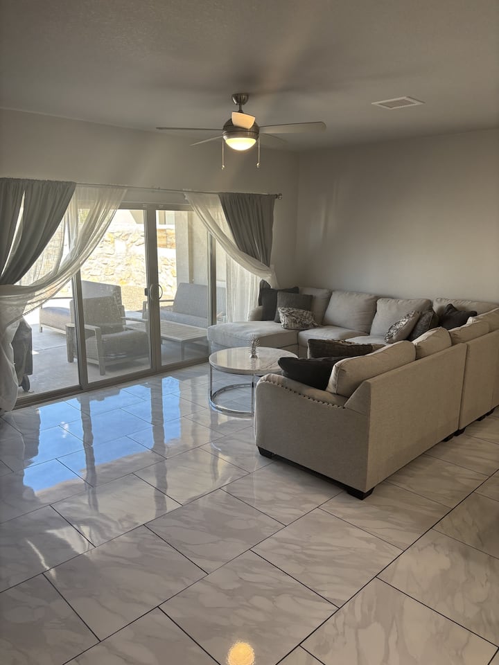 Casa Gris - Santa Teresa, NM