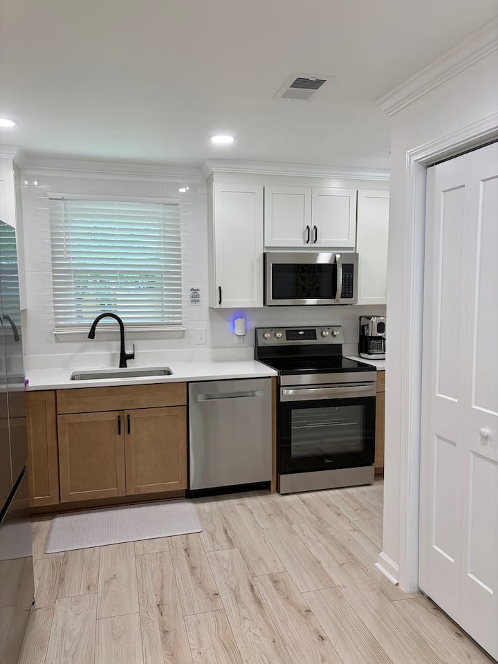 Centrally-located And Stylish Rosewood Home - Columbia, SC