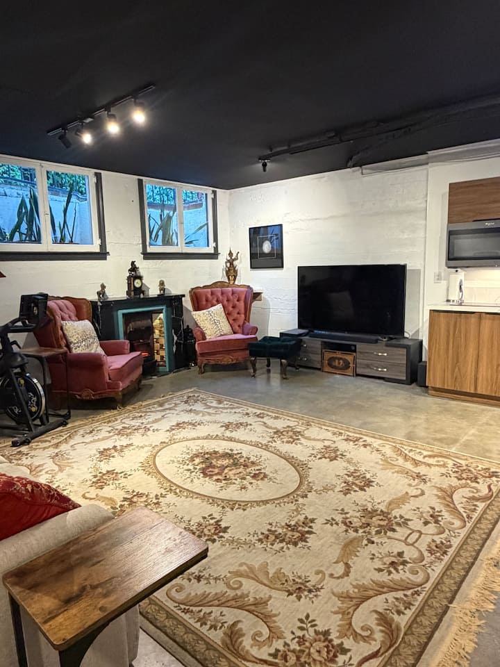 Studio Near Downtown - Bloomington, CA