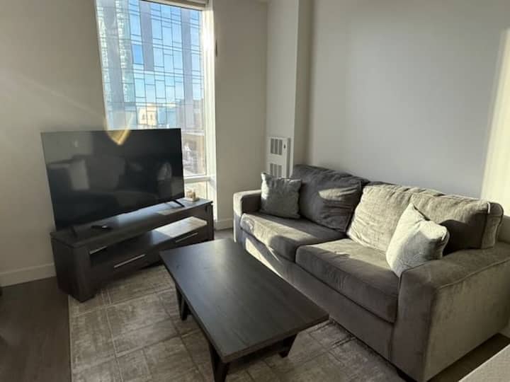 Studio In Modern Apartment Building - San Francisco, CA