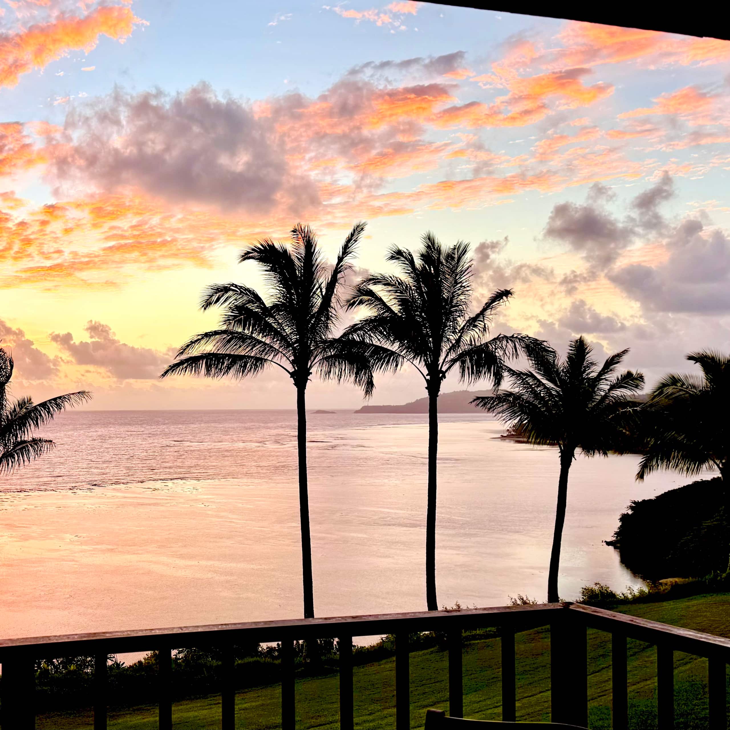 Oceanfront Blufftop Retreat · Panoramic Reef Views - Image 39