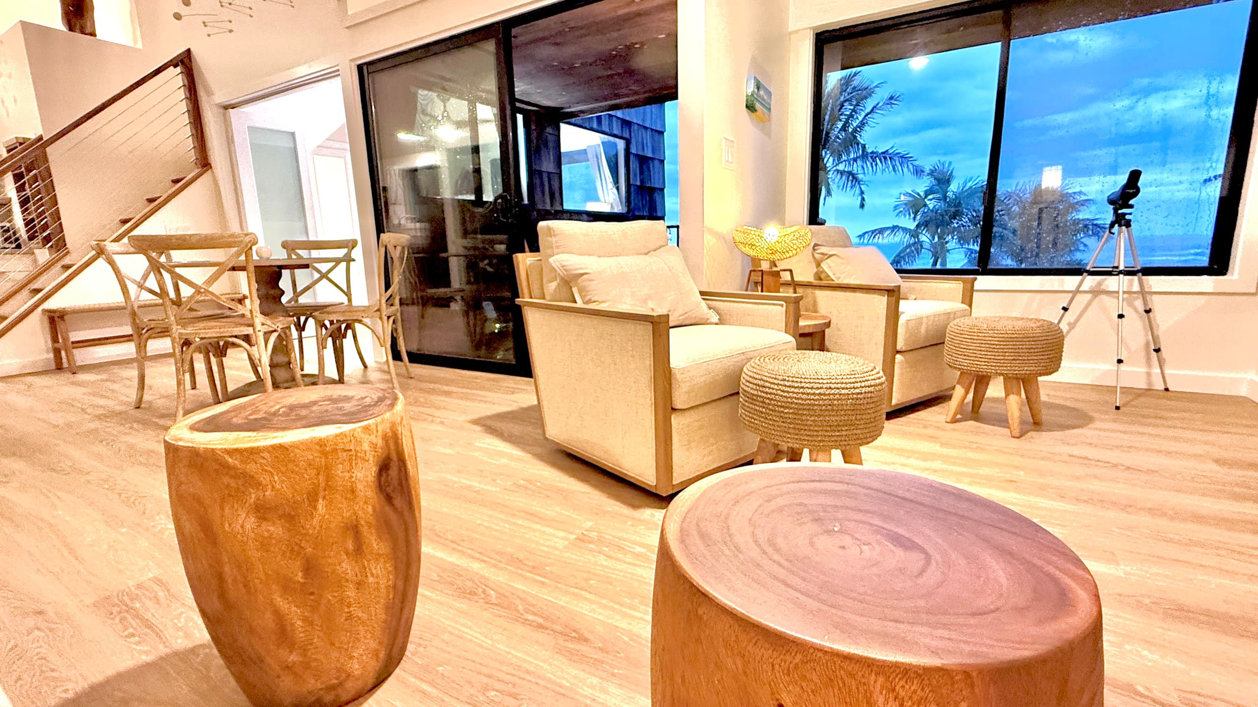 Oceanfront Blufftop Retreat · Panoramic Reef Views - Image 5