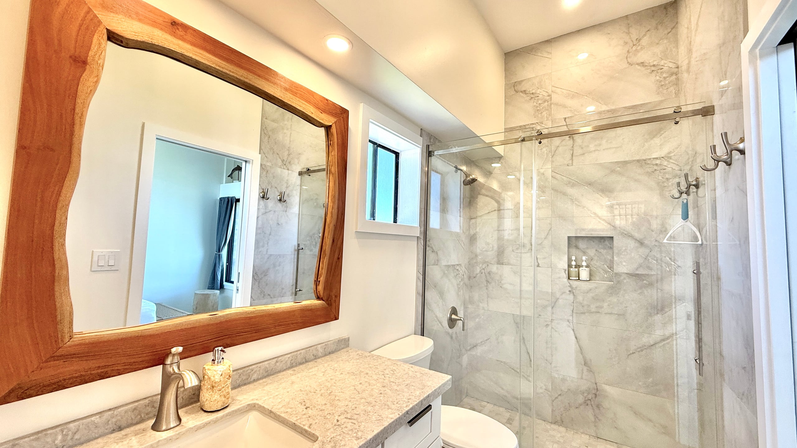 Oceanfront Blufftop Retreat · Panoramic Reef Views - Image 36