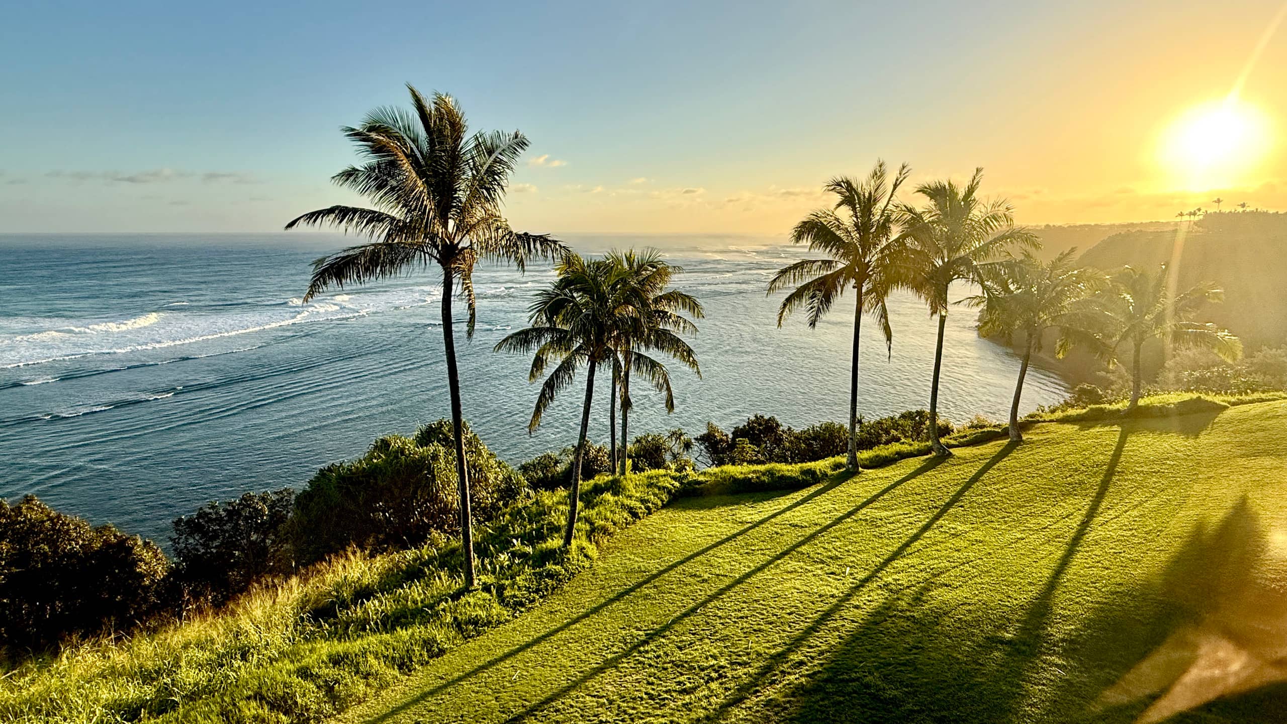 Oceanfront Blufftop Retreat · Panoramic Reef Views - Image 31