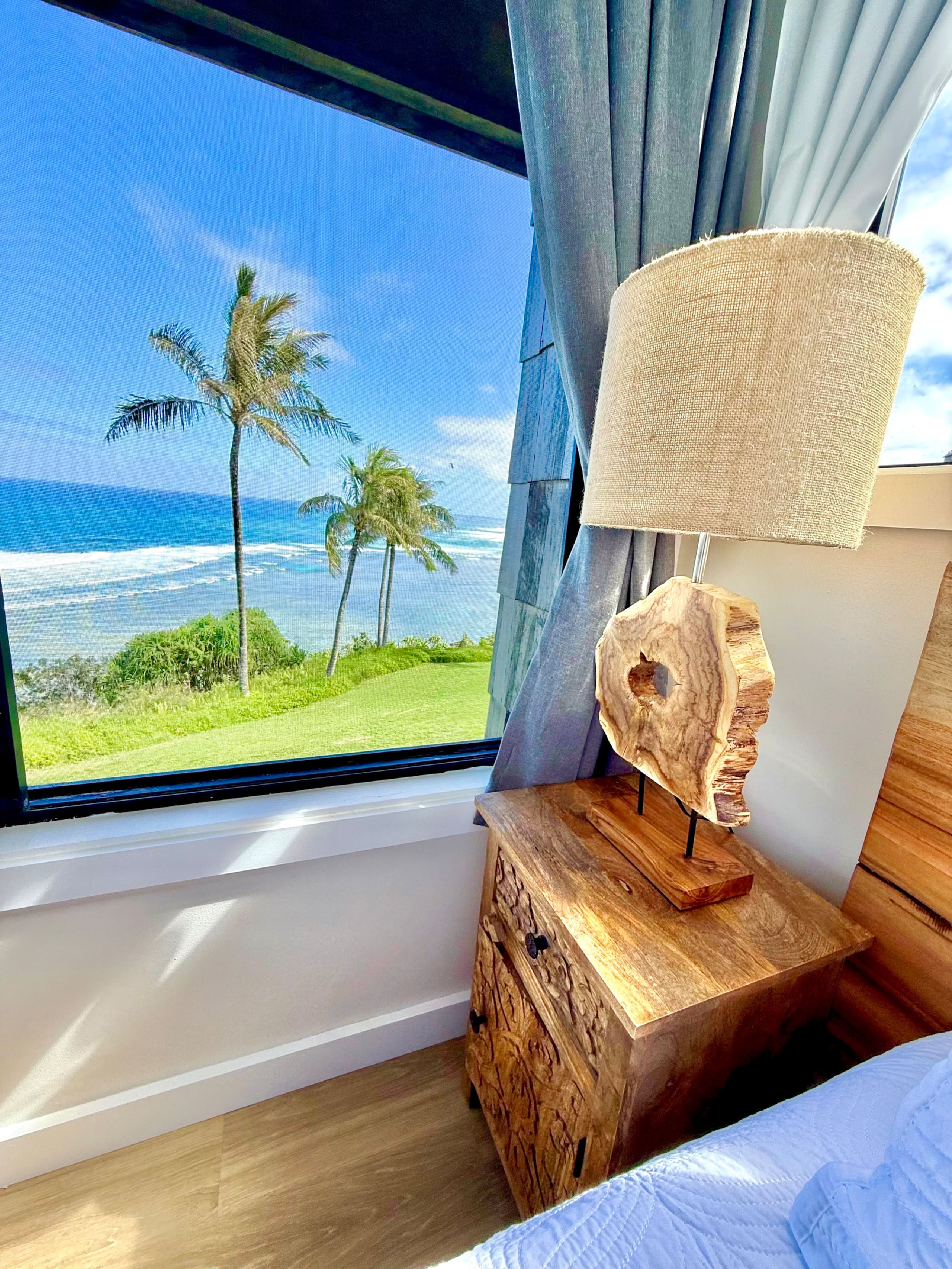 Oceanfront Blufftop Retreat · Panoramic Reef Views - Image 25