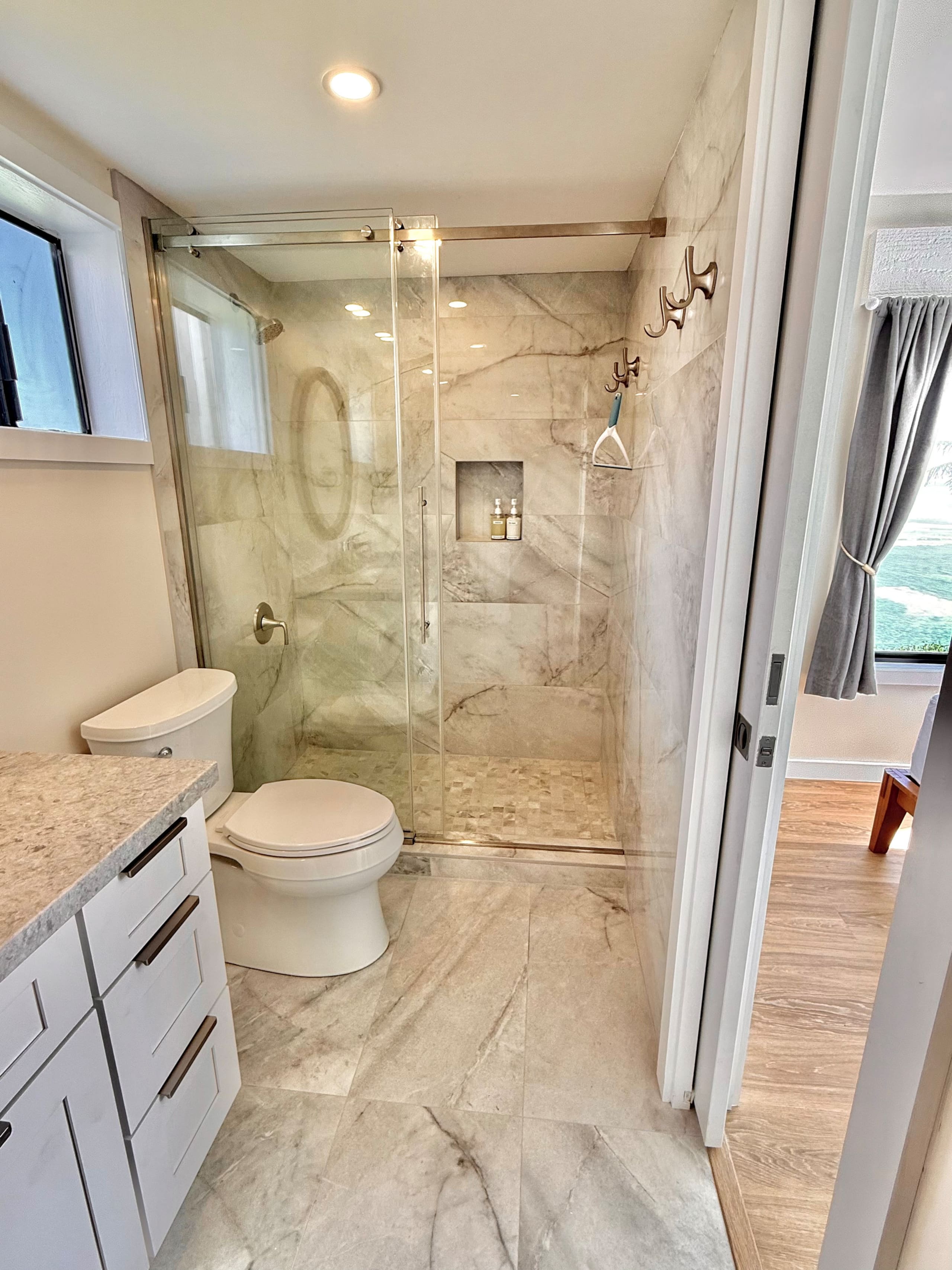 Oceanfront Blufftop Retreat · Panoramic Reef Views - Image 35