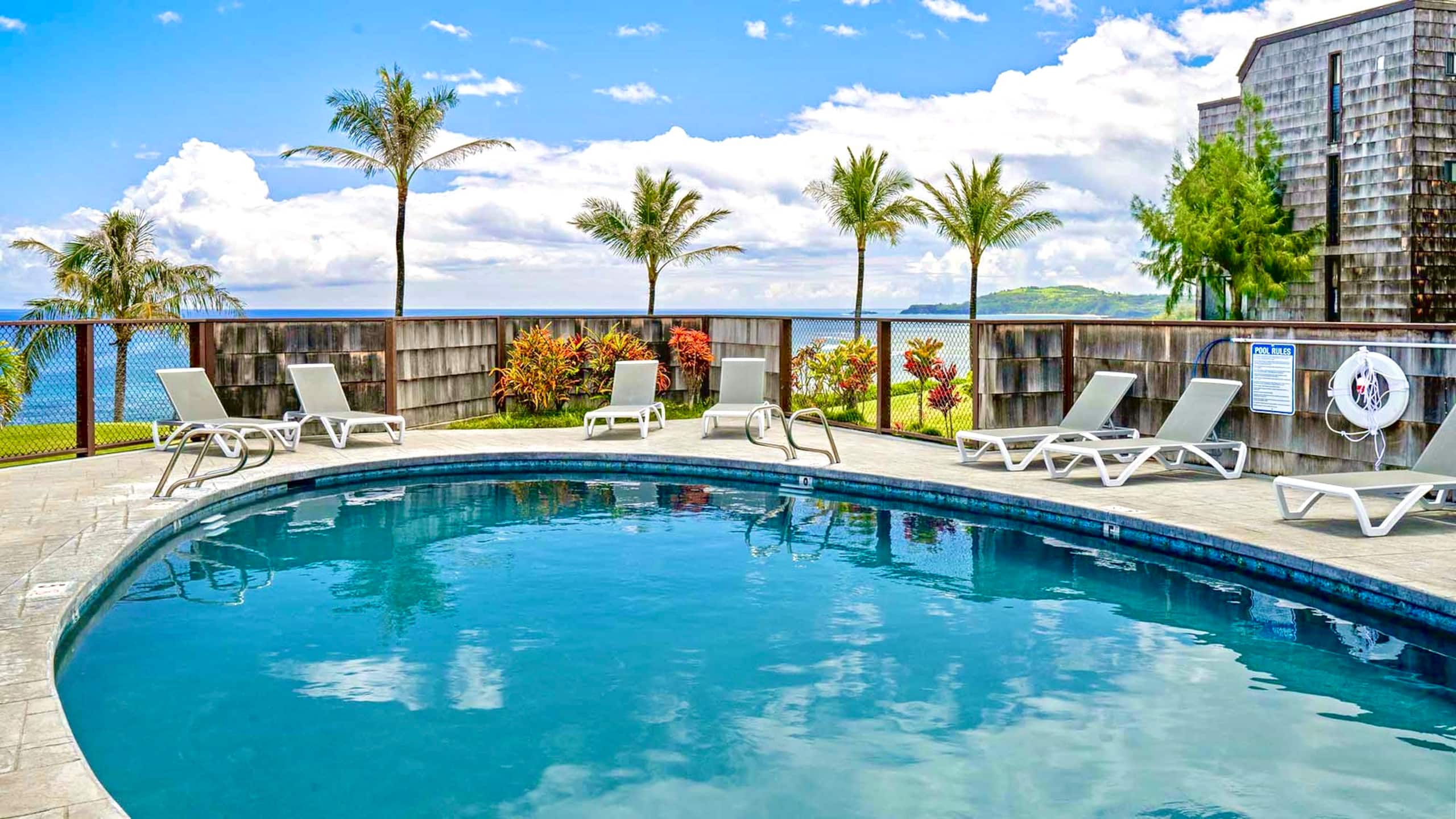 Oceanfront Blufftop Retreat · Panoramic Reef Views - Image 47