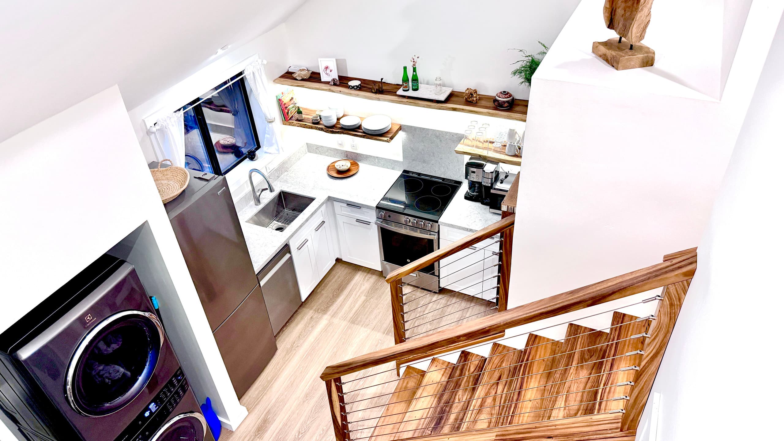 Oceanfront Blufftop Retreat · Panoramic Reef Views - Image 19