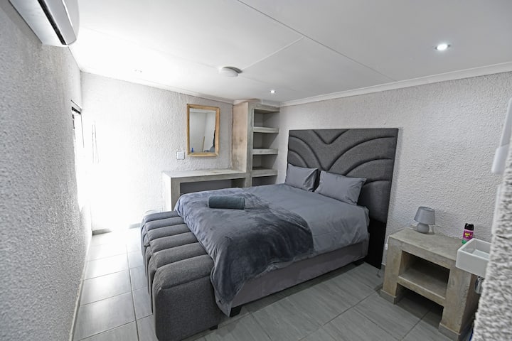 Soliha Guesthouse - The Loft - Secunda