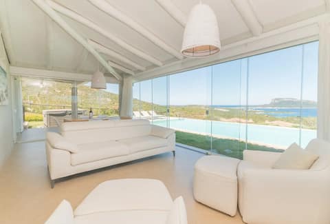 Top performing Airbnb: Panoramic Villa in Golfo Aranci