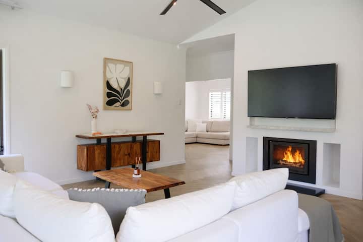 House In The Hinterland With Fireplace - Queensland