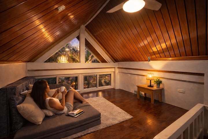 Private Overlooking Villa W/ Batangas City Lights - Batangas