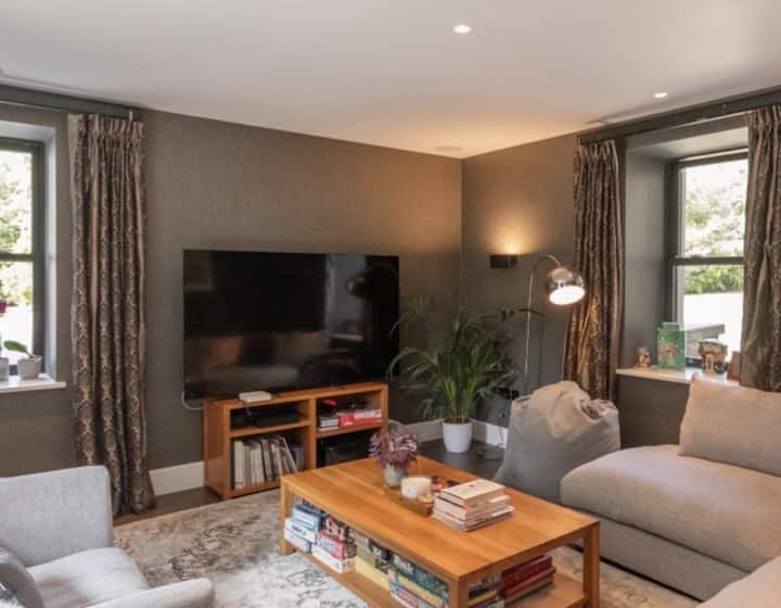 Relaxed Holiday Home With Pool - Le Foulon House - Guernsey