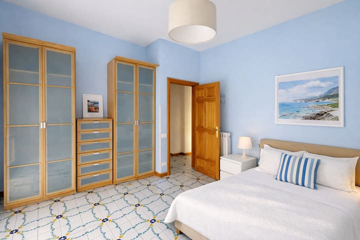 Larg Appartament With Pool{ 3 Bedroom} In Sorrento - Sorrent