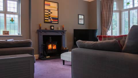 Top performing Airbnb: Elegant Edwardian gem in Whalley Range -3 bedrooms in Whalley Range