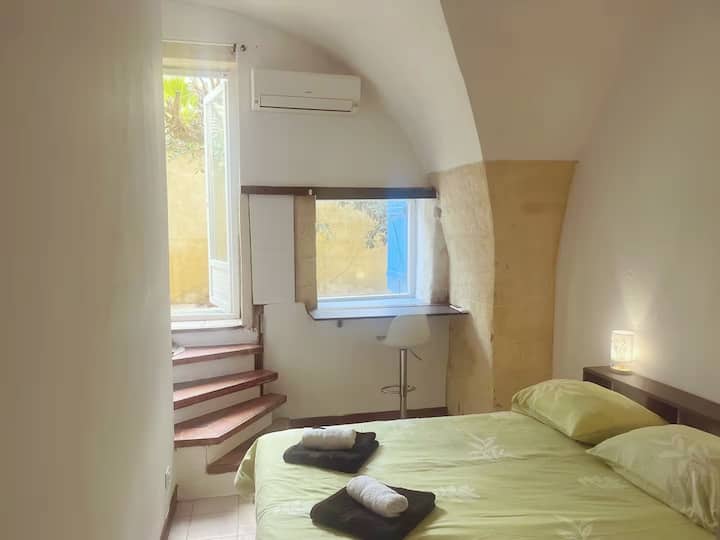 მყუდრო ორსაწოლიანი საწოლი 30 სმ სისქის მატრასით — თქვენი კომფორტული ძილი ჩვენთვის მნიშვნელოვანია. 