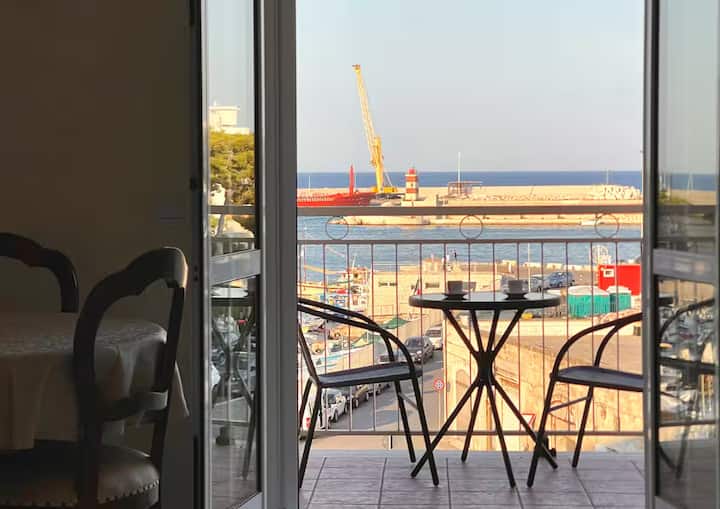 Bright Seaside Apartment In The Heart Of Monopoli - Monopoli